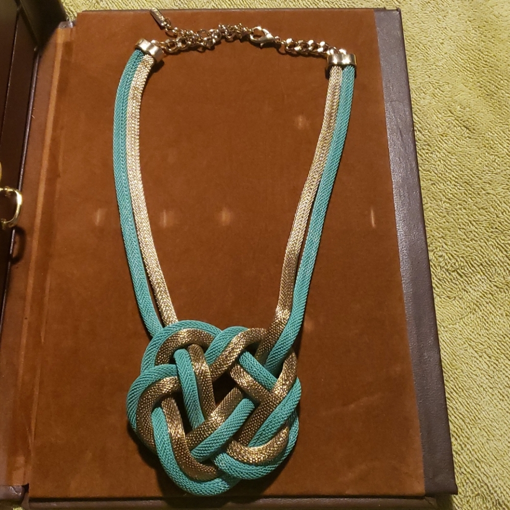 VERY NICE NECKLACE.